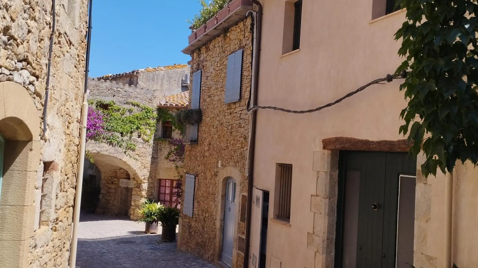 Emporda Apartament-퍼라탈레다